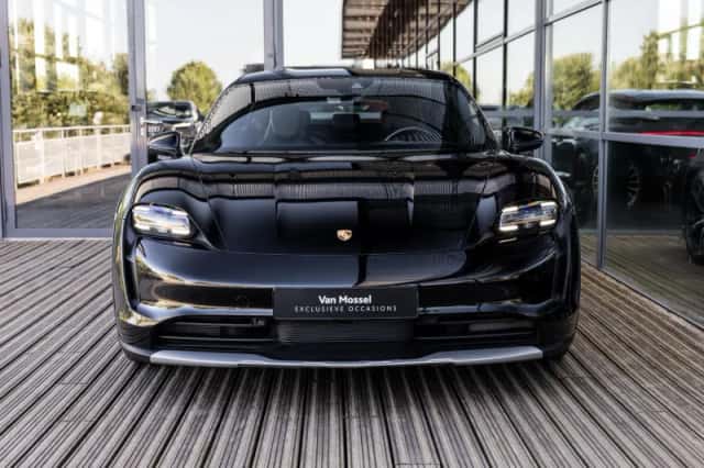 Porsche Taycan (2022) thumbnail 5