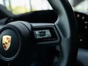 Porsche Taycan thumbnail 30