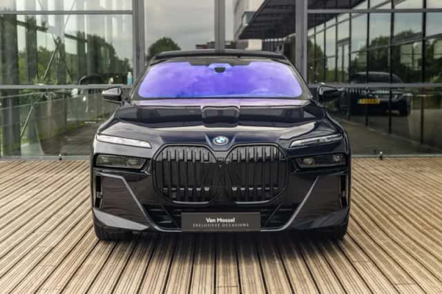 BMW i7 (2023) thumbnail 2