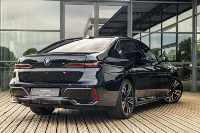 BMW i7 (2023) thumbnail 6