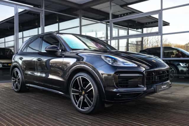 Porsche Cayenne (2023) thumbnail 3
