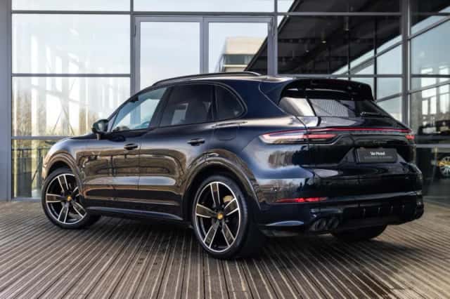 Porsche Cayenne (2023) thumbnail 4