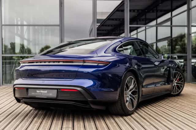 Porsche Taycan (2020) thumbnail 2