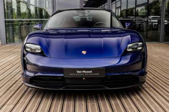 Porsche Taycan (2020) thumbnail 3
