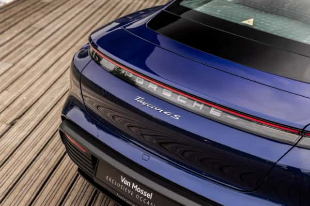 Porsche Taycan (2020) thumbnail 4
