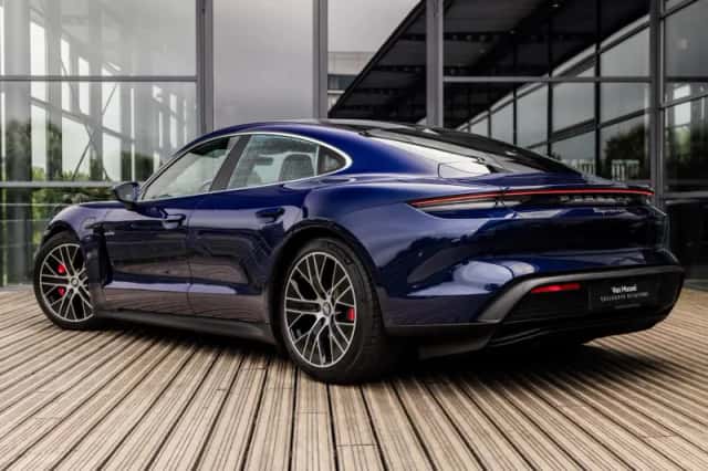 Porsche Taycan (2020) thumbnail 6