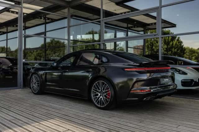 Porsche Panamera (2024) thumbnail 2