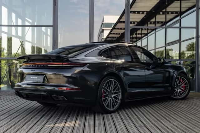 Porsche Panamera (2024) thumbnail 3