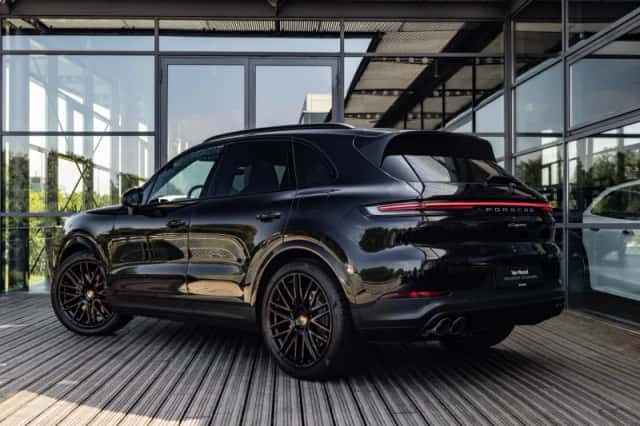 Porsche Cayenne (2025) thumbnail 2