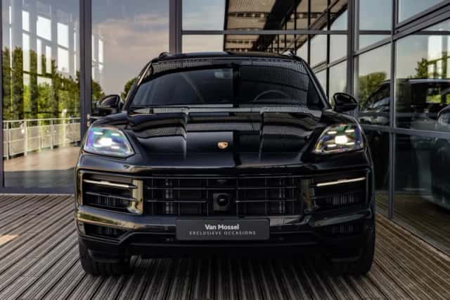 Porsche Cayenne (2025) thumbnail 3