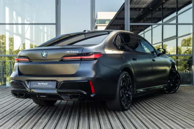 BMW 7-Serie (2023) thumbnail 2