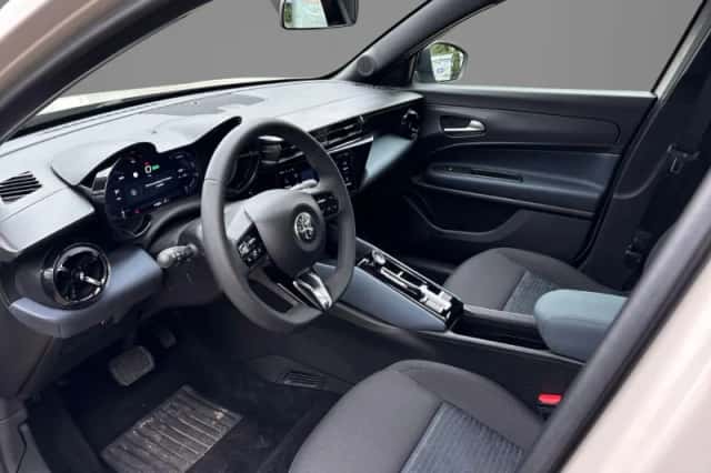 Alfa Romeo Junior (2025) thumbnail 3