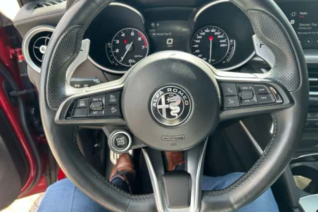 Alfa Romeo Stelvio (2021) thumbnail 3