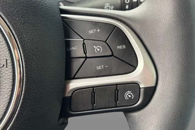 Jeep Renegade (2023) thumbnail 6
