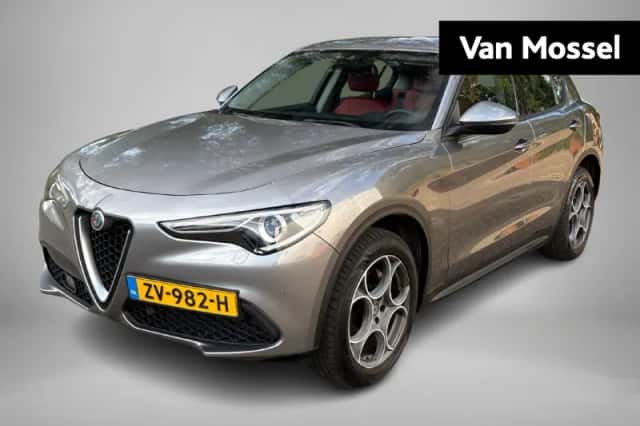 Alfa Romeo Stelvio (2019) thumbnail 1