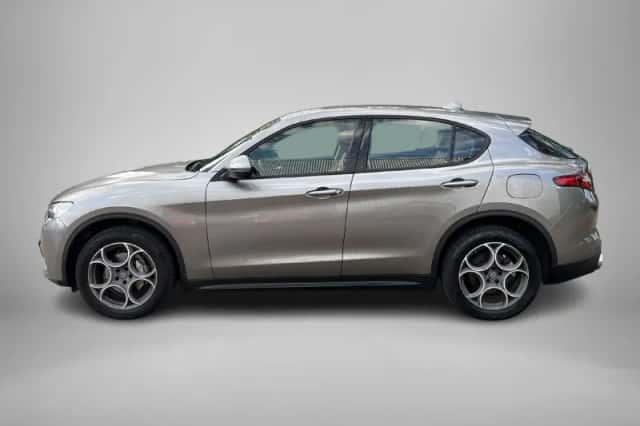 Alfa Romeo Stelvio (2019) thumbnail 2