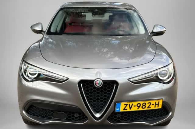 Alfa Romeo Stelvio (2019) thumbnail 5