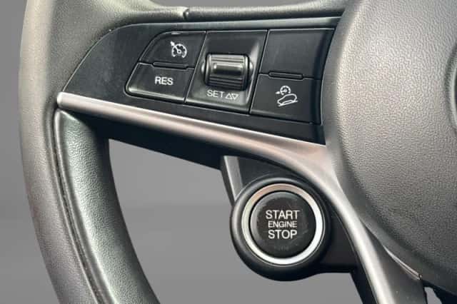 Alfa Romeo Stelvio (2019) thumbnail 6