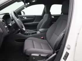 Volvo XC40 (2023) thumbnail 2