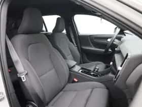 Volvo XC40 (2023) thumbnail 4