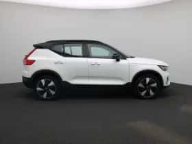 Volvo XC40 (2023) thumbnail 6