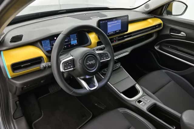 Jeep Avenger (2023) thumbnail 3