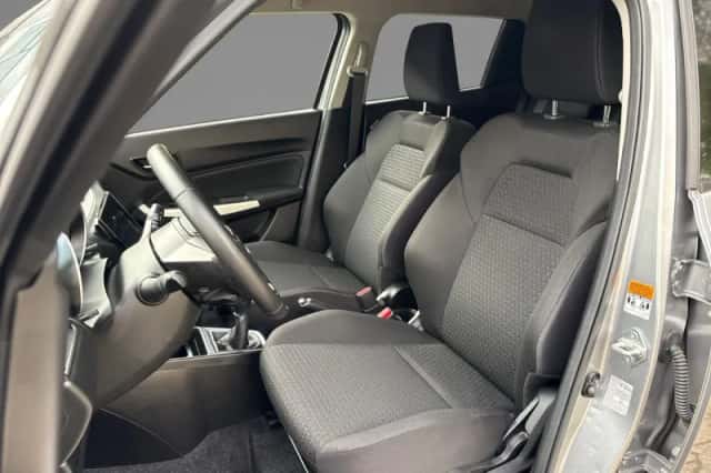 Suzuki Swift (2021) thumbnail 2