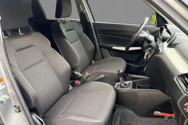 Suzuki Swift (2021) thumbnail 5