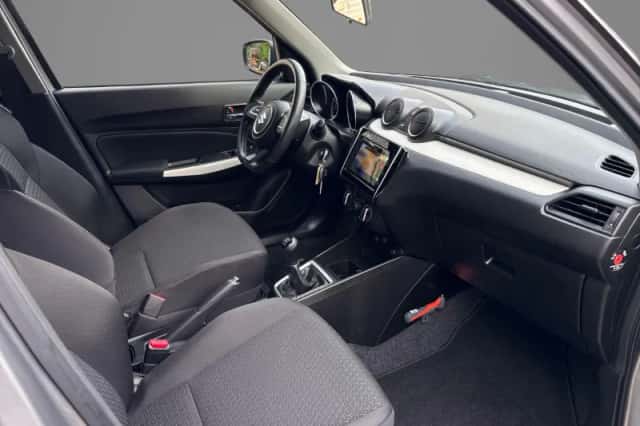 Suzuki Swift (2021) thumbnail 6