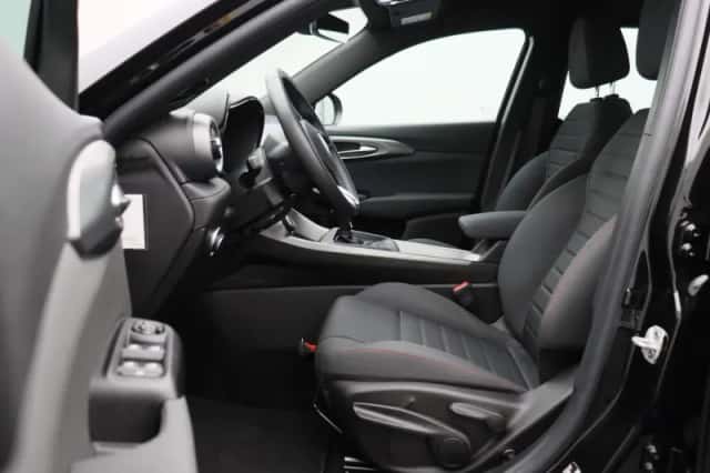 Alfa Romeo Tonale (2023) thumbnail 2