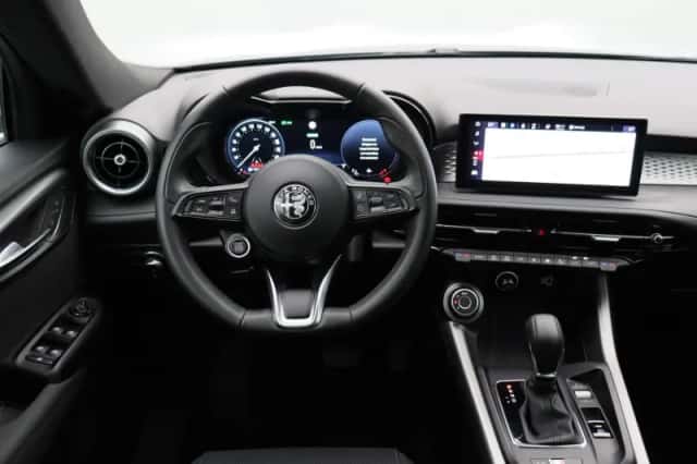 Alfa Romeo Tonale (2023) thumbnail 3