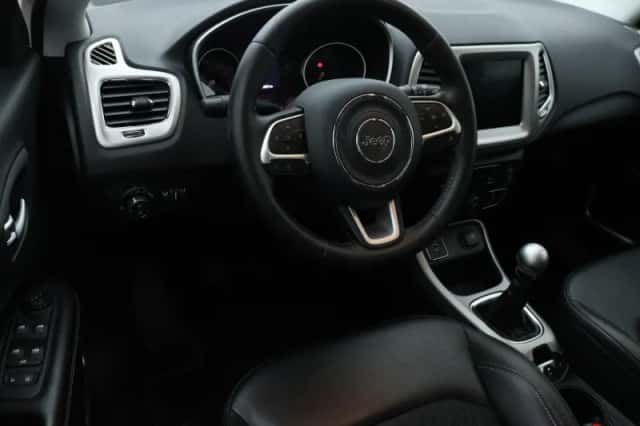 Jeep Compass (2019) thumbnail 3
