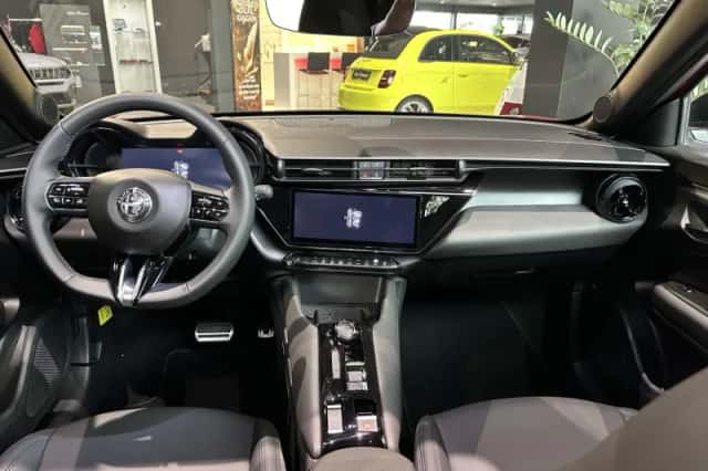 Alfa Romeo Junior (2025) thumbnail 5