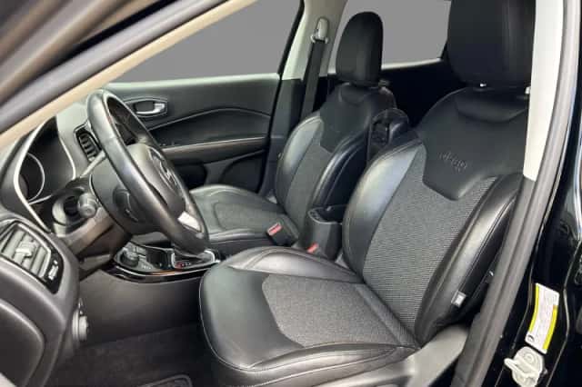 Jeep Compass (2019) thumbnail 2