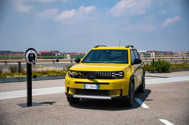 Fiat Grande Panda (2024) thumbnail 3