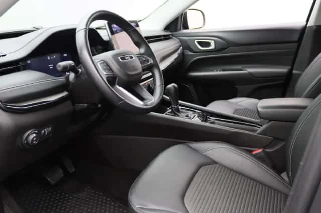 Jeep Compass (2023) thumbnail 2