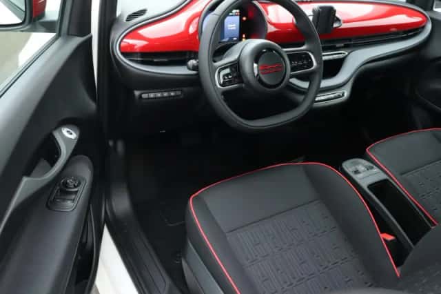 Fiat 500e (2025) thumbnail 3