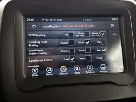 Jeep Renegade thumbnail 11