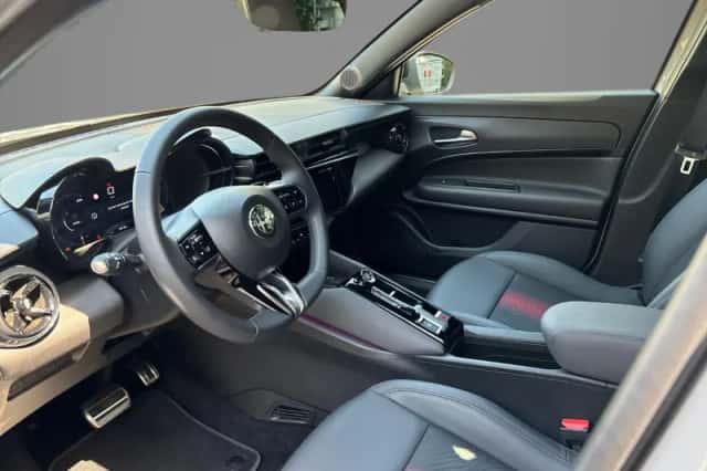Alfa Romeo Junior (2025) thumbnail 3