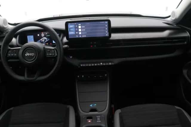 Jeep Avenger (2024) thumbnail 3