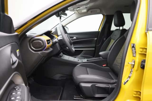 Jeep Avenger (2023) thumbnail 2