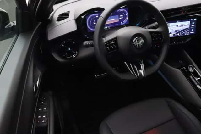 Alfa Romeo Junior (2024) thumbnail 3