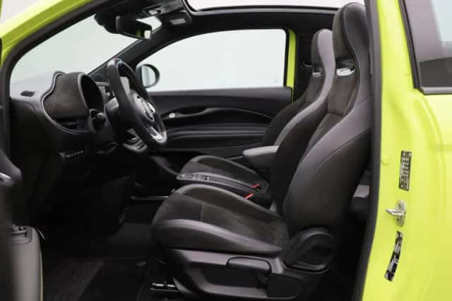 Abarth 500 C (2023) thumbnail 2