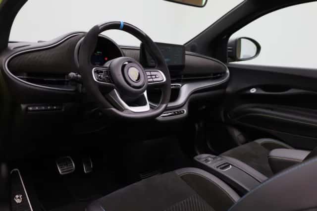 Abarth 500 C (2023) thumbnail 3