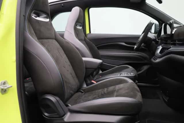 Abarth 500 C (2023) thumbnail 6