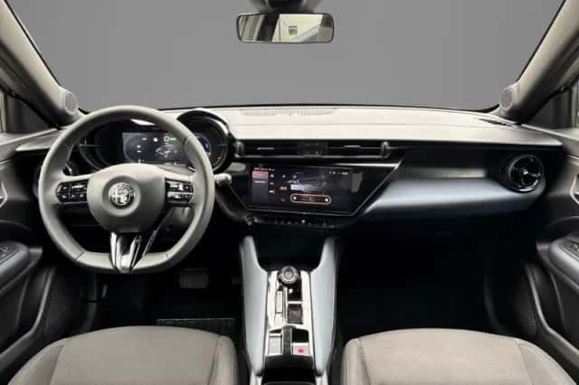 Alfa Romeo Junior (2025) thumbnail 4