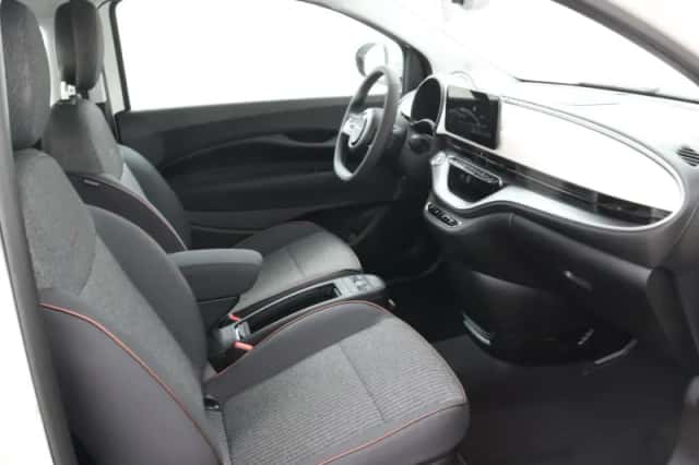 Fiat 500e (2023) thumbnail 2