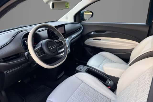 Fiat 500 (2023) thumbnail 3