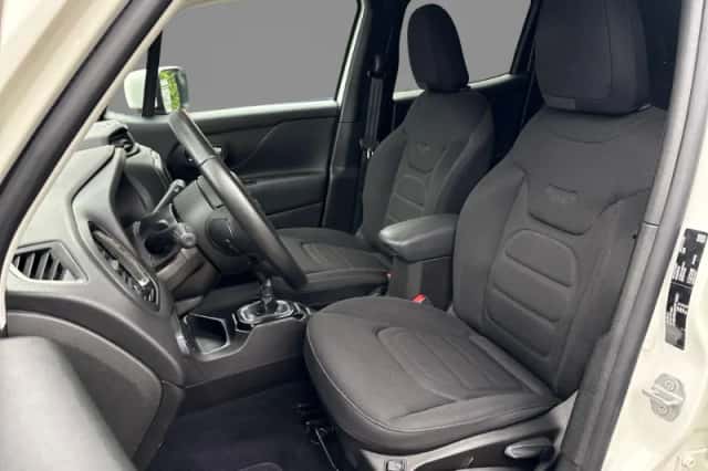 Jeep Renegade (2017) thumbnail 2