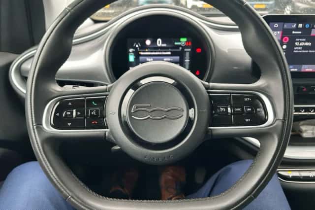 Fiat 500 (2021) thumbnail 2